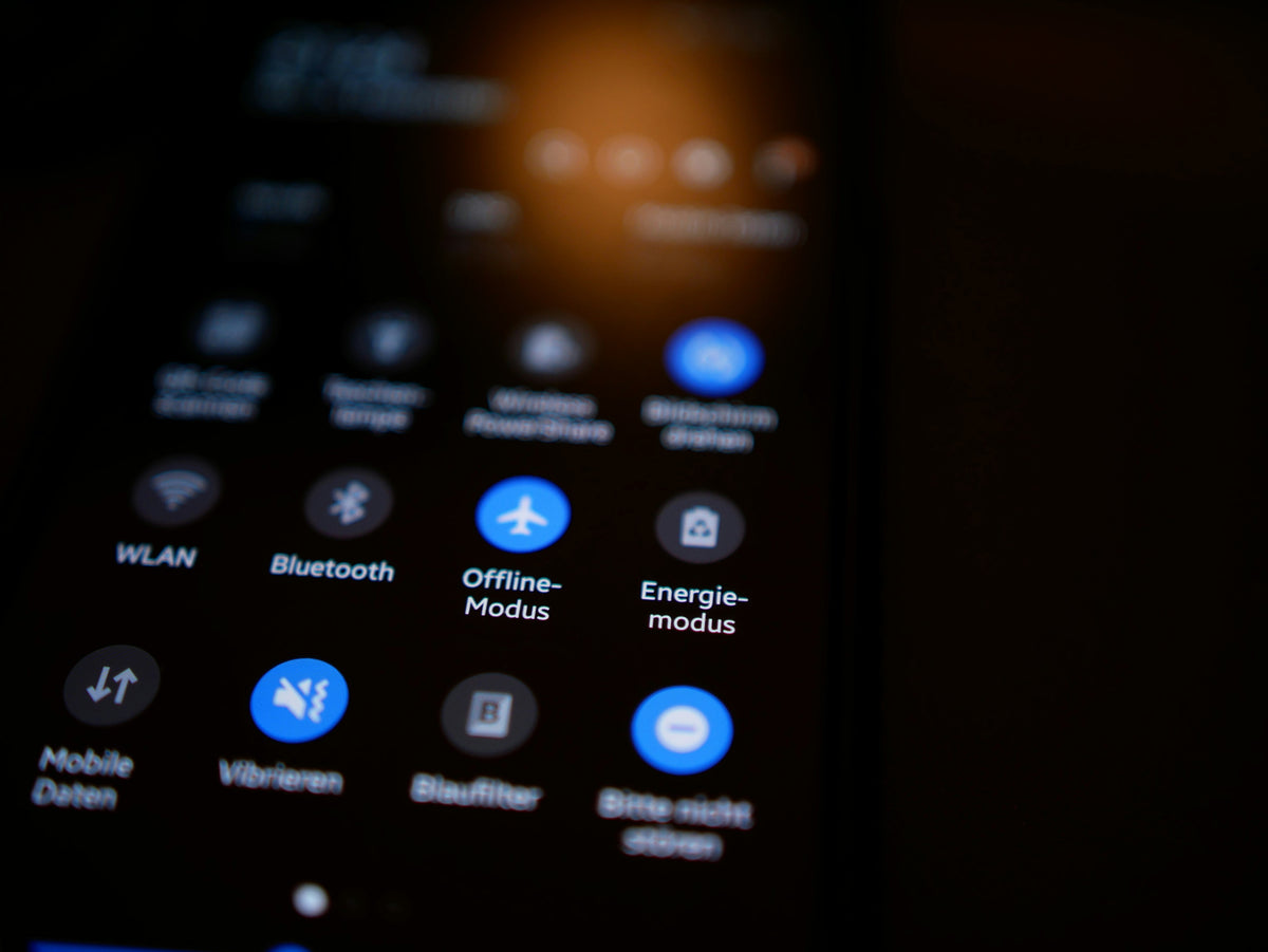 What Is Airplane Mode? How It Works + Travel Tips ️ – TravelGator